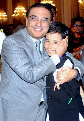 asif-zardari-with-kid