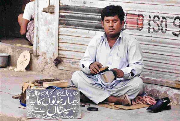 Cobbler of Pakistan invents Shoe Hospital