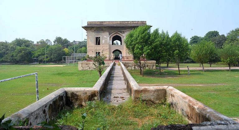 tomb-of-nadira-begum