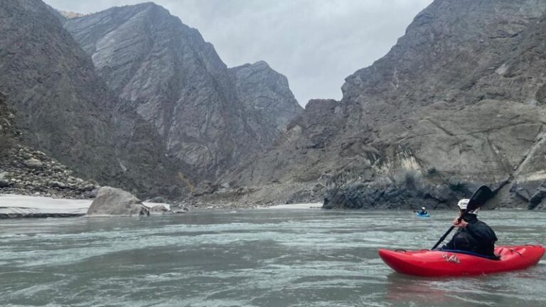 white-water-rafting-pakistan2
