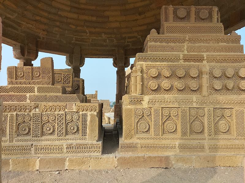 A visit to Thatta and Makli with Global Explorer from Netherlands oppo_0