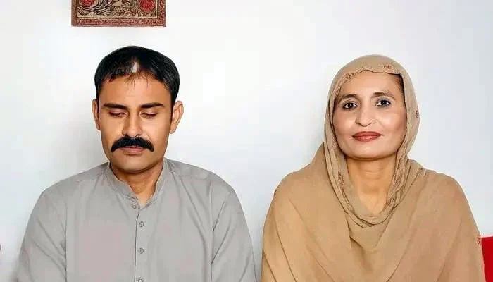 Fantastic tea made match between principal and peon principal-weds-peopn